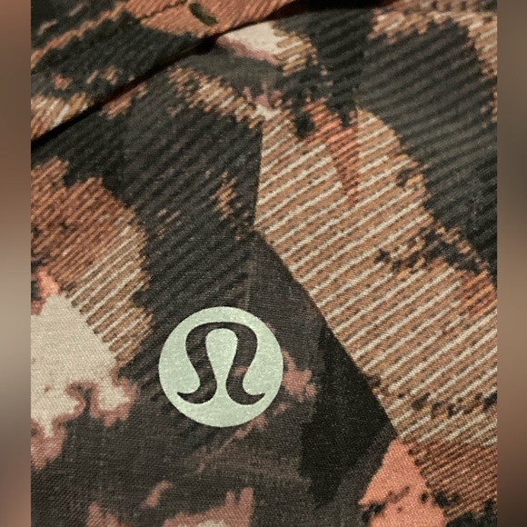 Lululemon Speed Up Short 2.5"
Translucence Alpine White Multi / Black - Picture 8 of 11